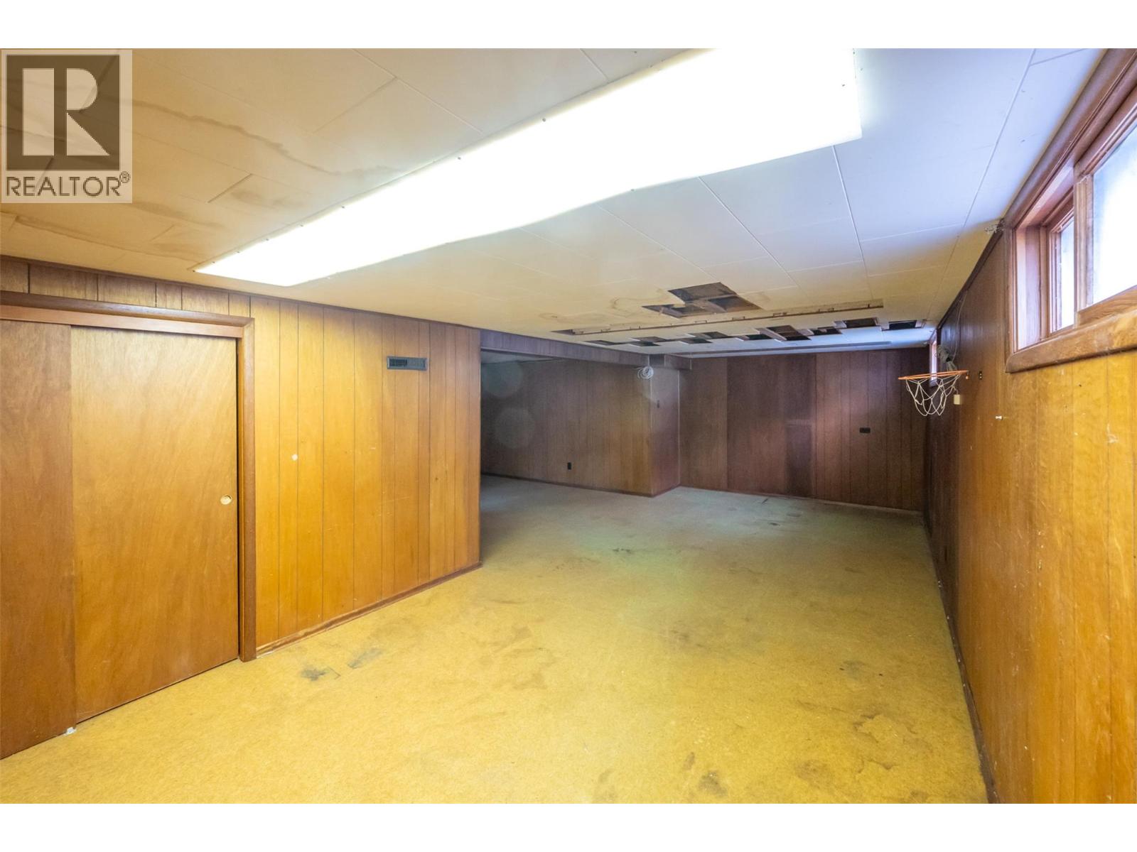 856 School Avenue, Oliver