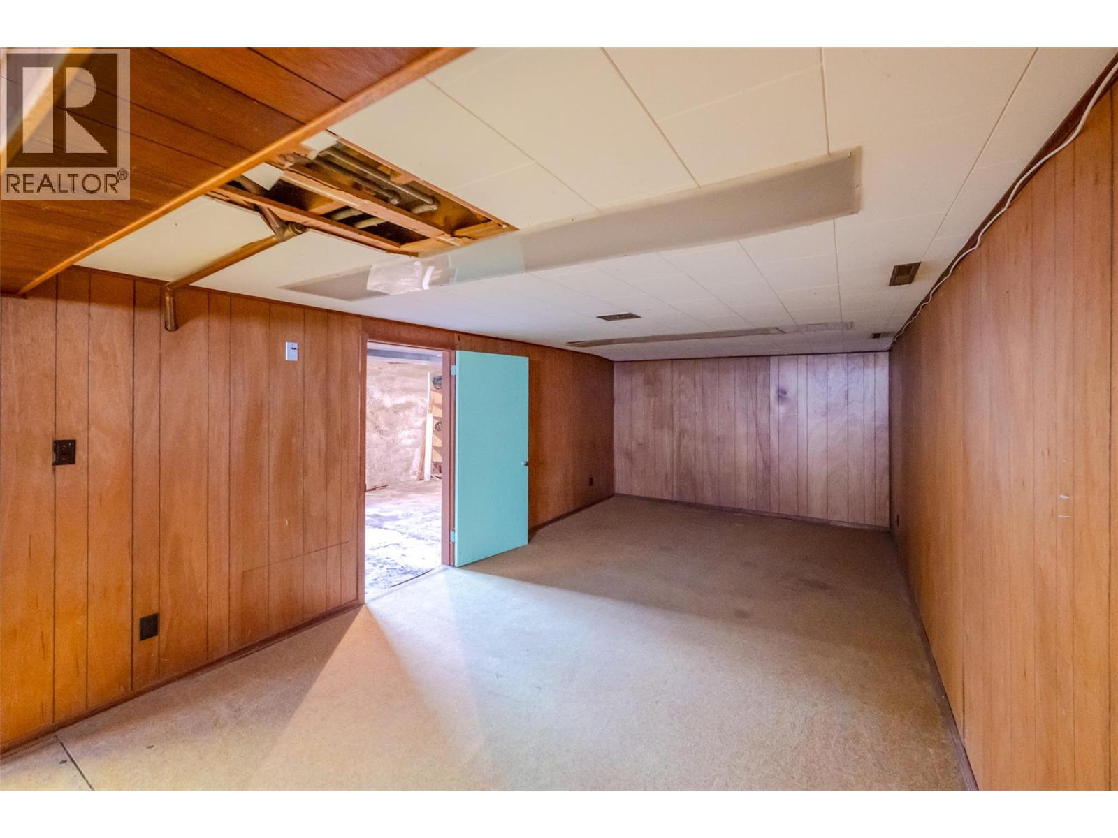 856 School Avenue, Oliver