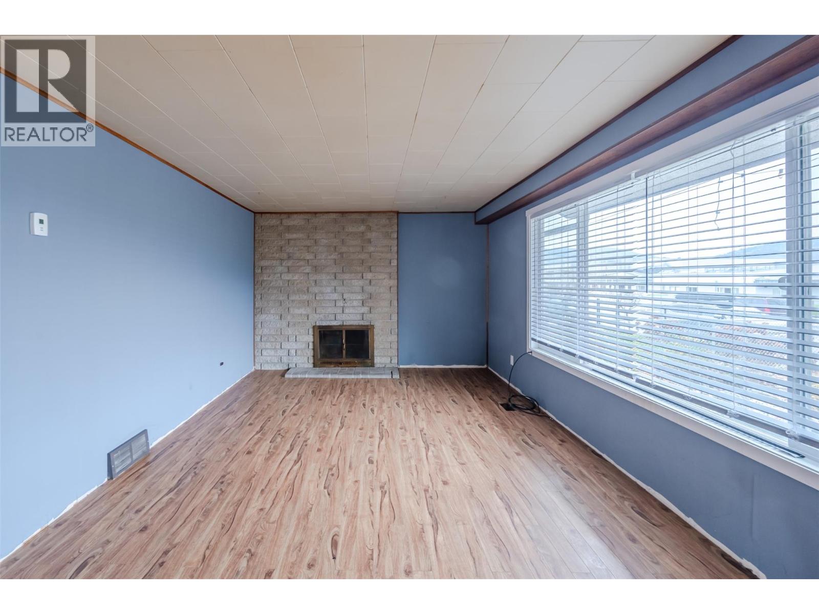 856 School Avenue, Oliver