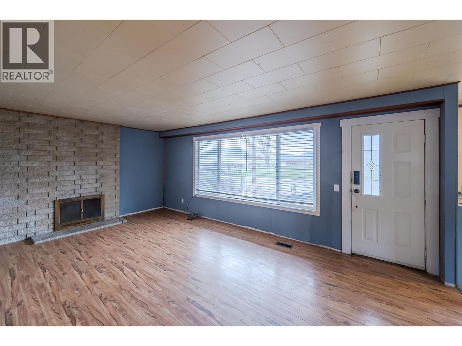 856 School Avenue, Oliver