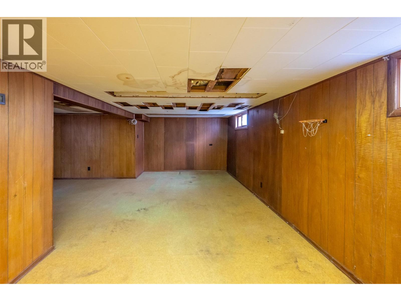 856 School Avenue, Oliver