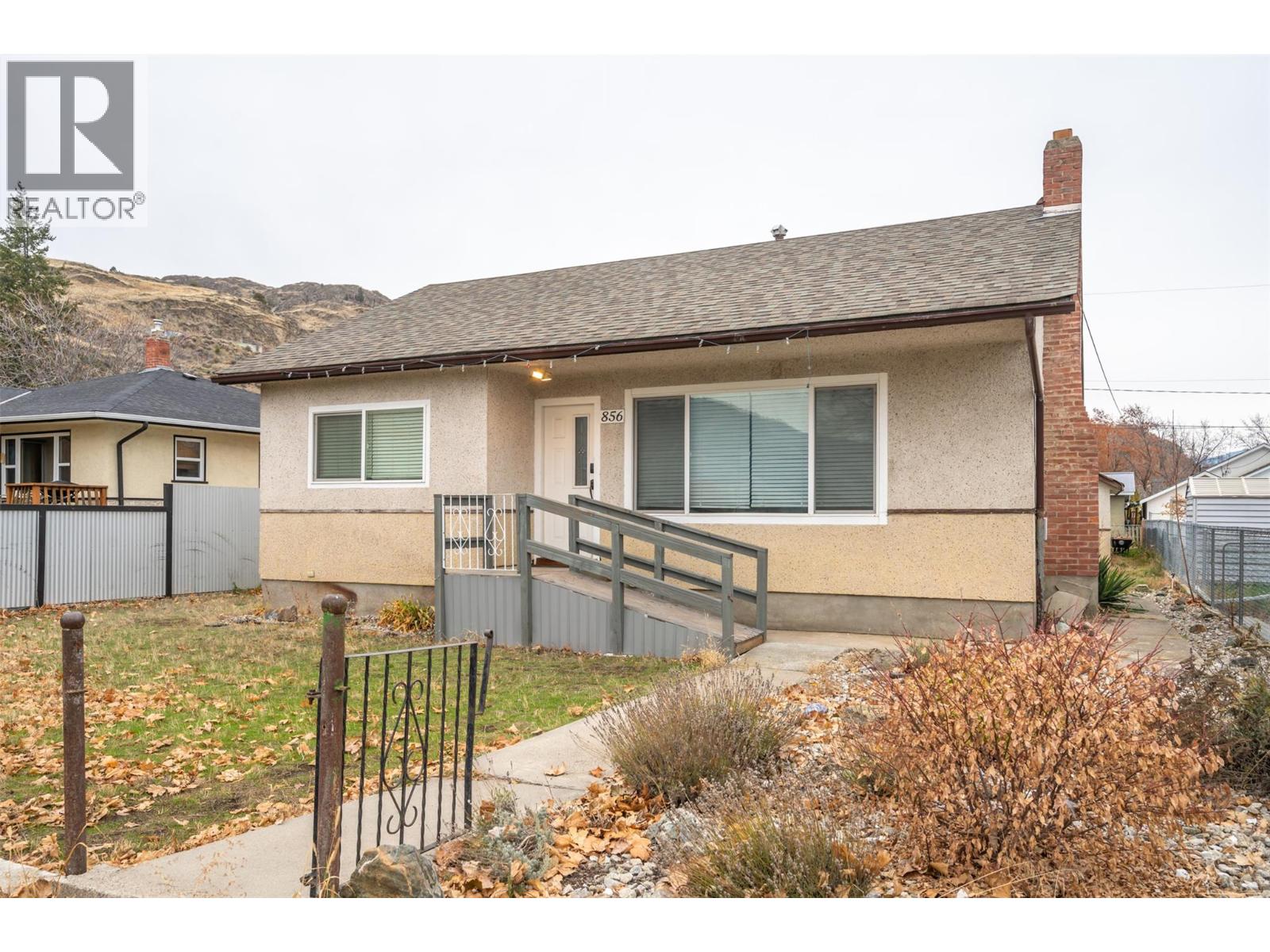 856 School Avenue, Oliver