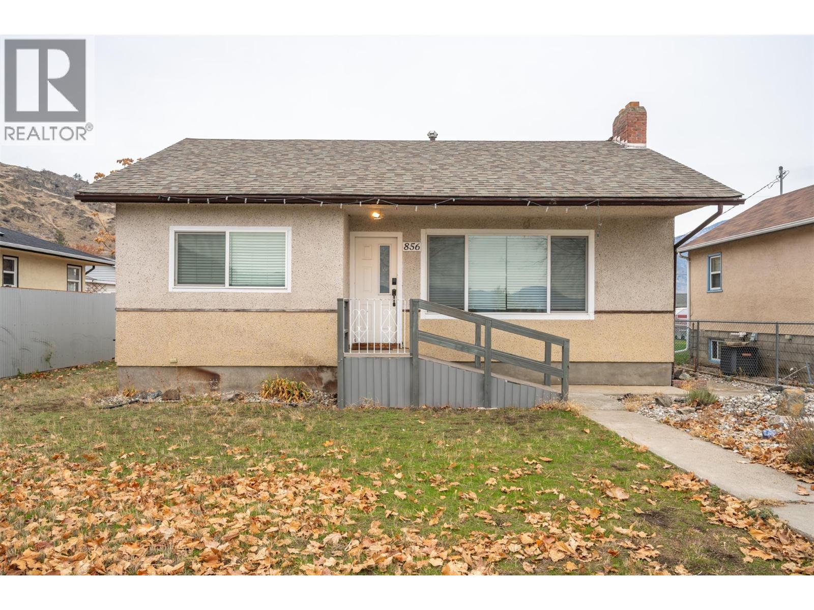 856 School Avenue, Oliver