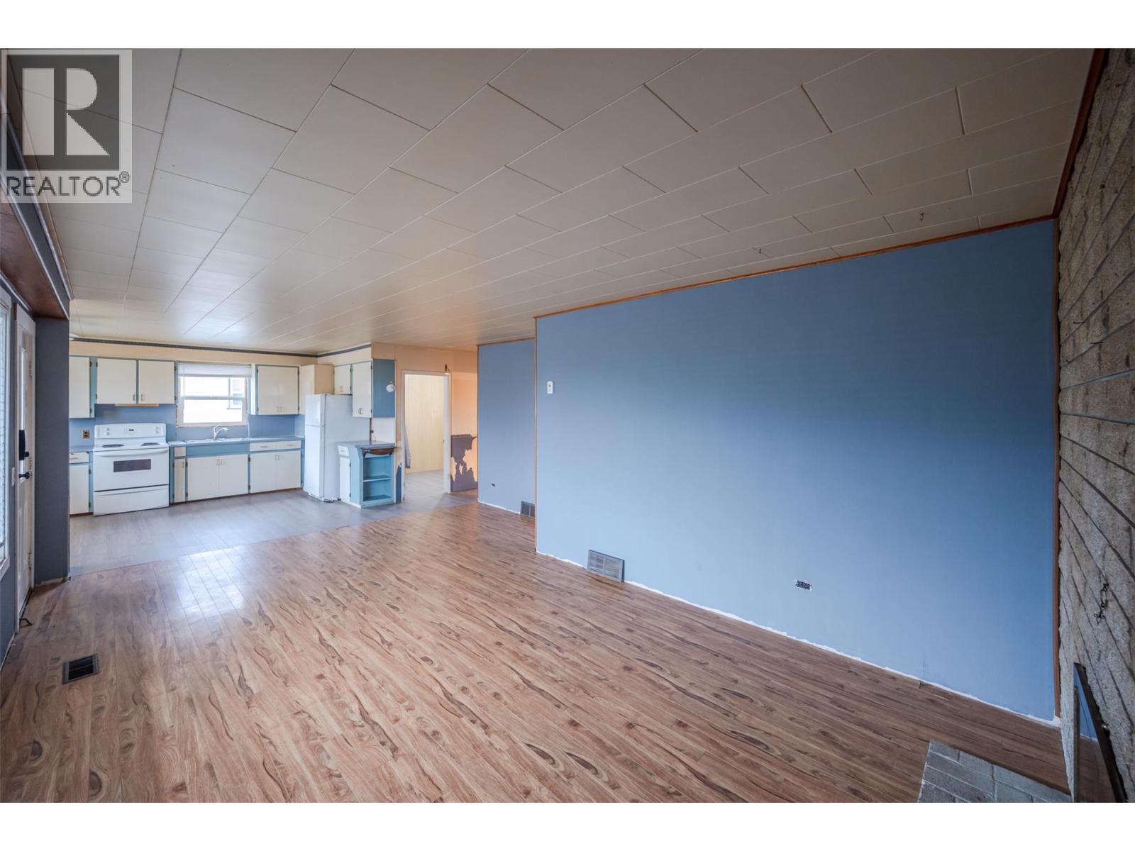 856 School Avenue, Oliver