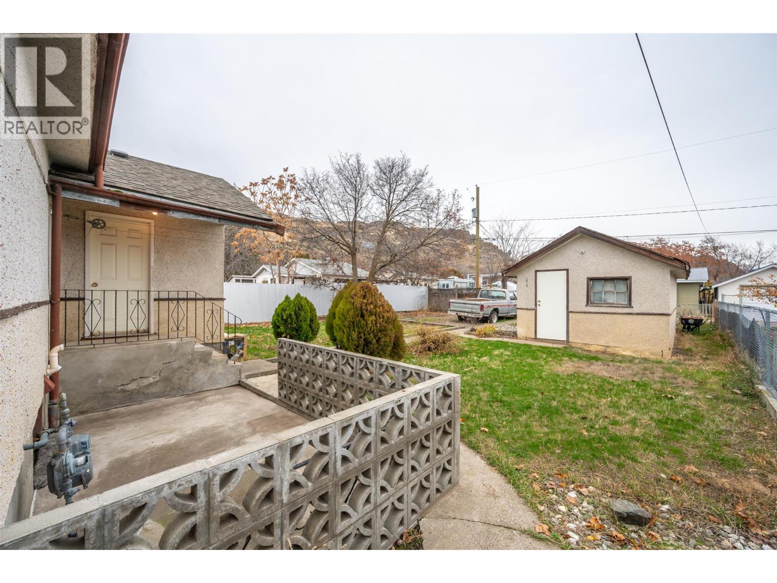 856 School Avenue, Oliver