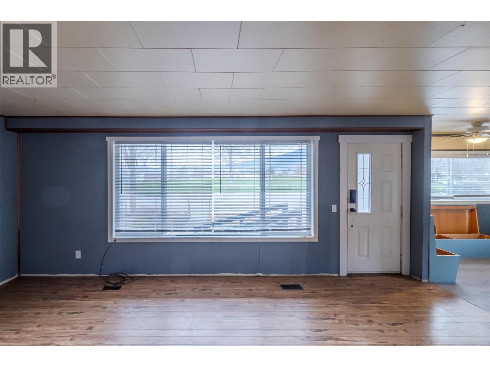 856 School Avenue, Oliver