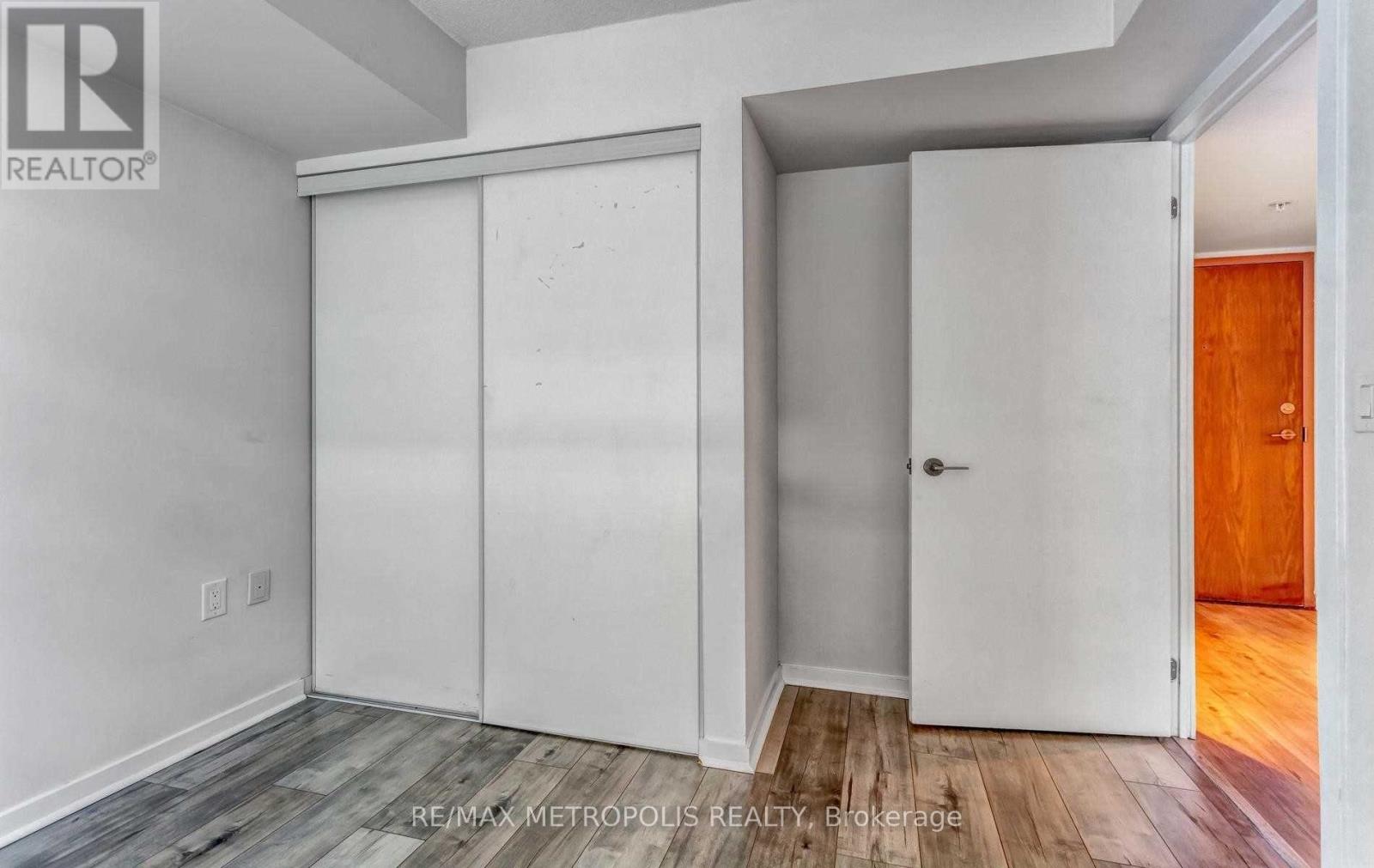 #712E 36 LISGAR STREET - 14