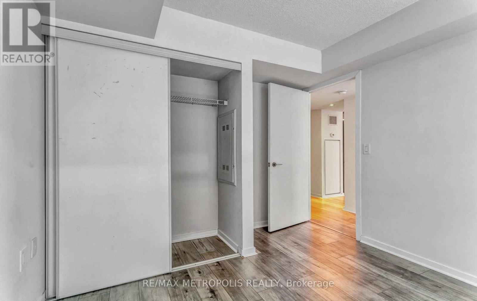#712E 36 LISGAR STREET - 16