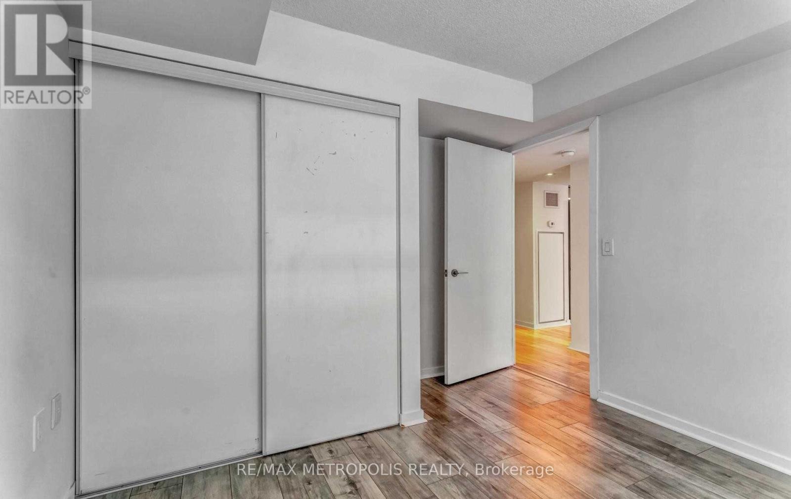 #712E 36 LISGAR STREET - 17
