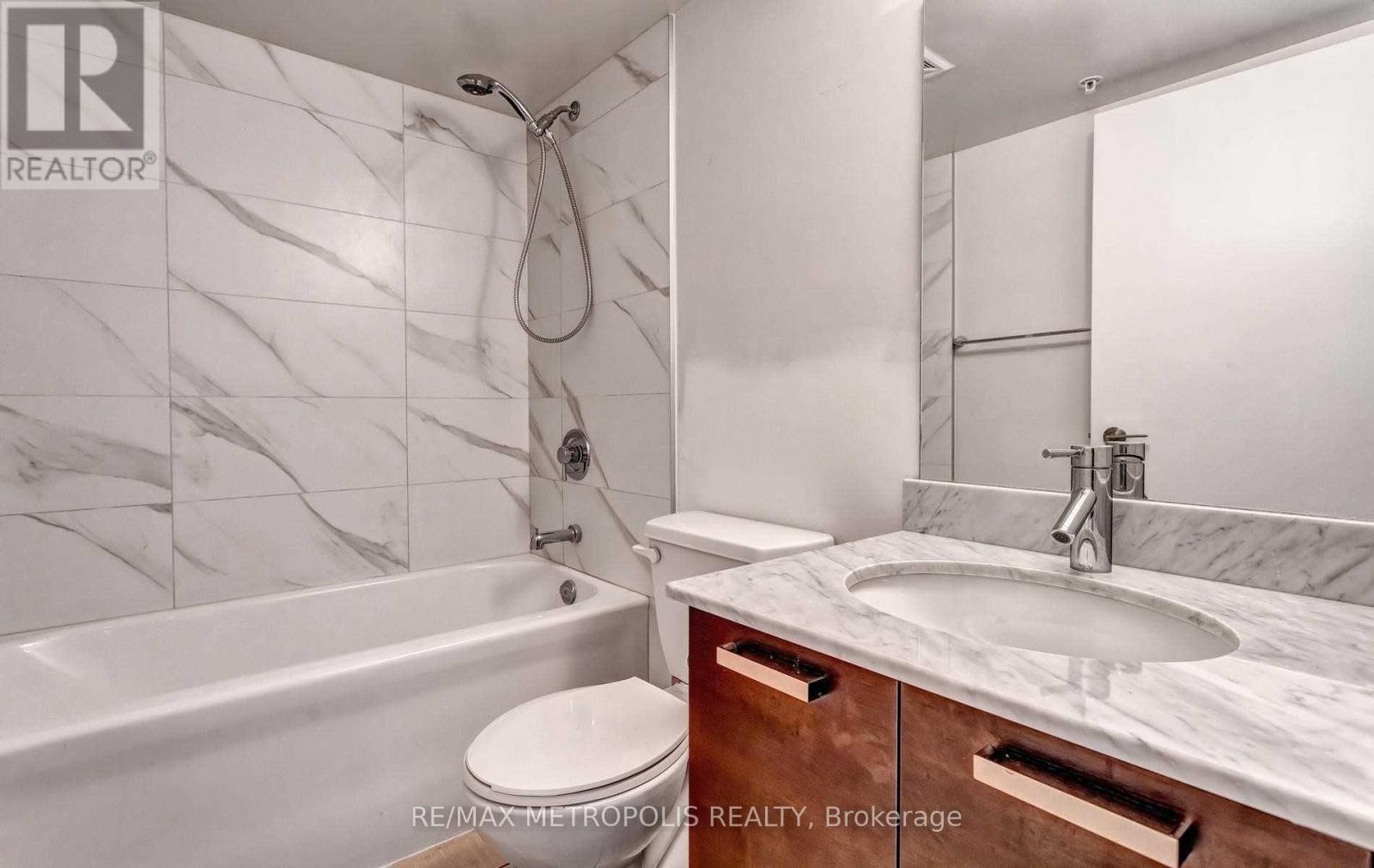 #712E 36 LISGAR STREET - 18