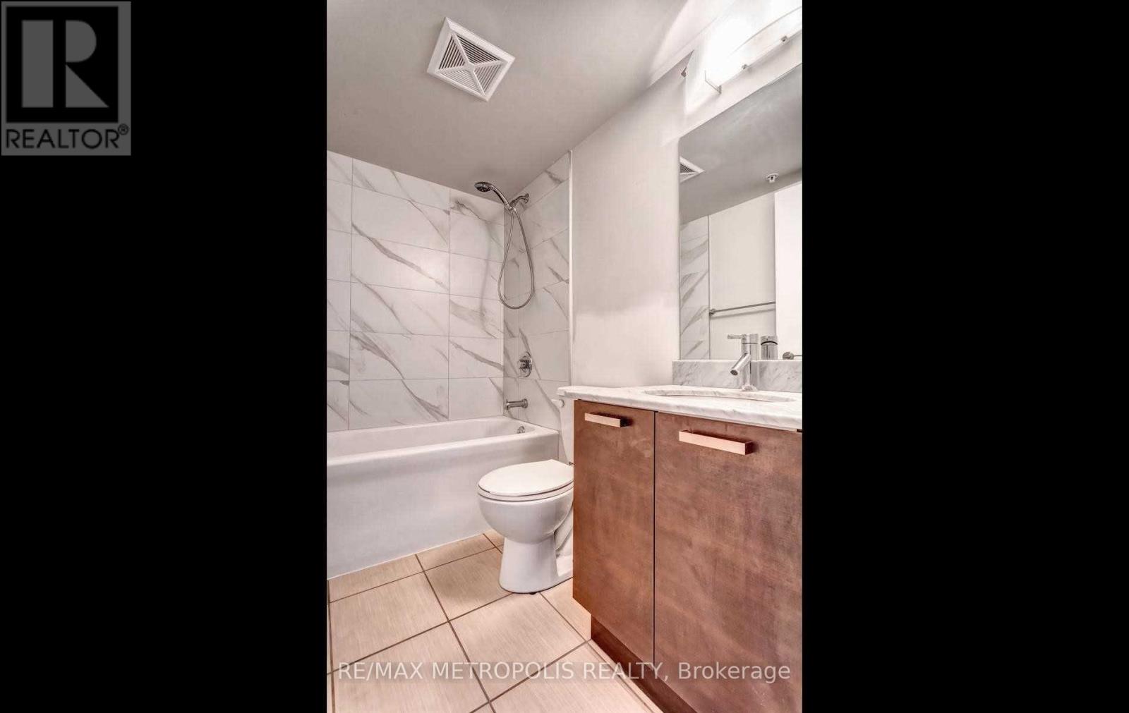 #712E 36 LISGAR STREET - 19