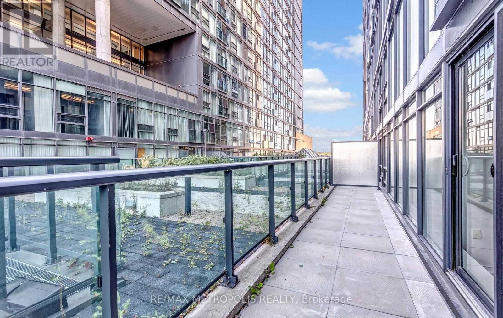 #712E 36 LISGAR STREET - 21