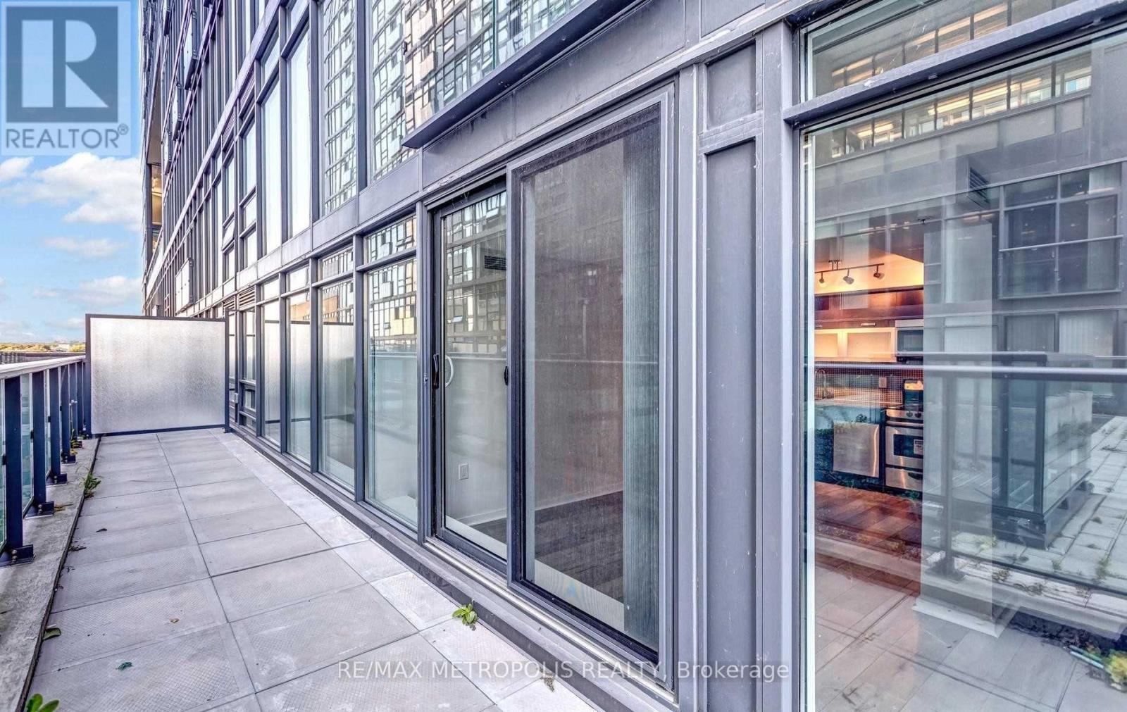 #712E 36 LISGAR STREET - 22
