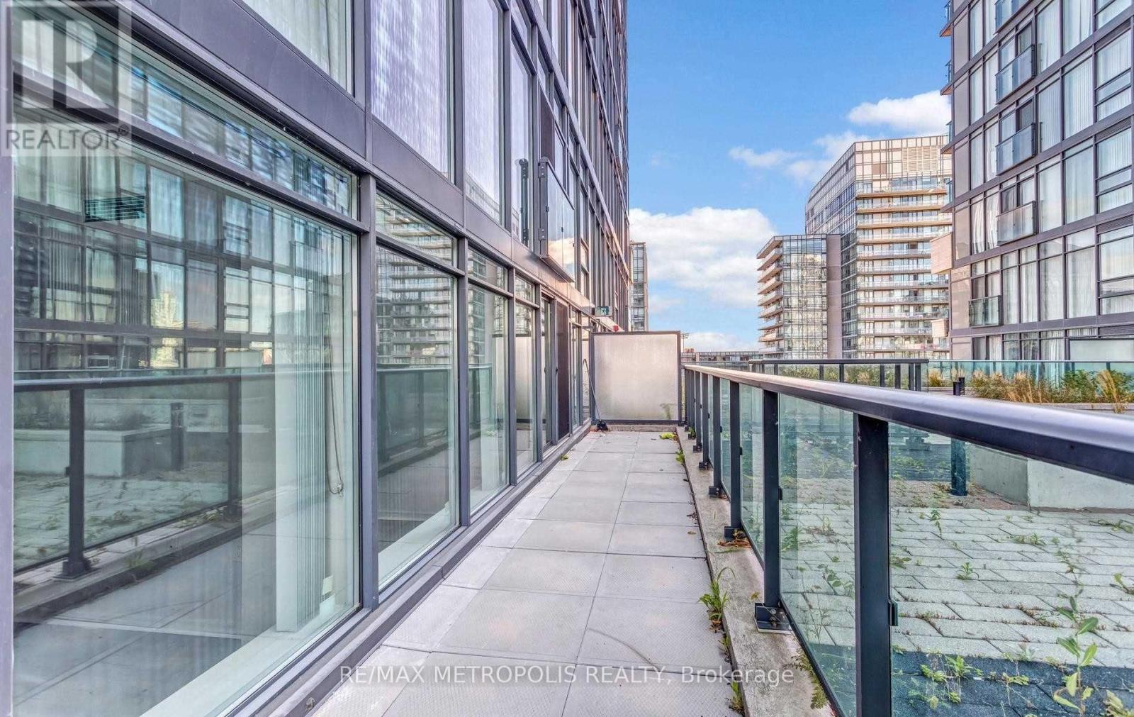 #712E 36 LISGAR STREET - 23