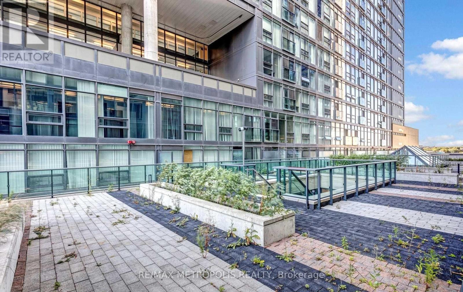 #712E 36 LISGAR STREET - 24