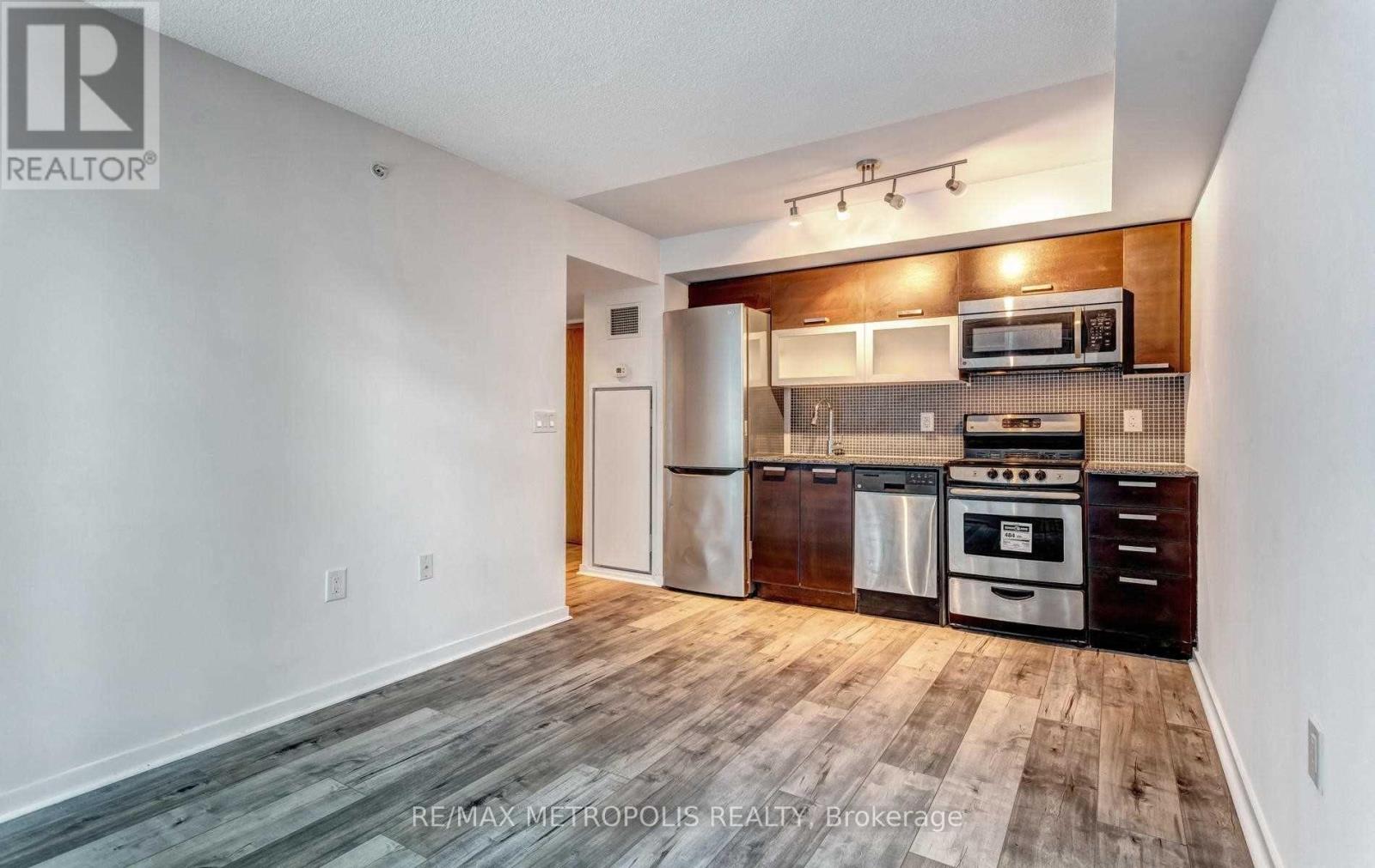 #712E 36 LISGAR STREET - 6