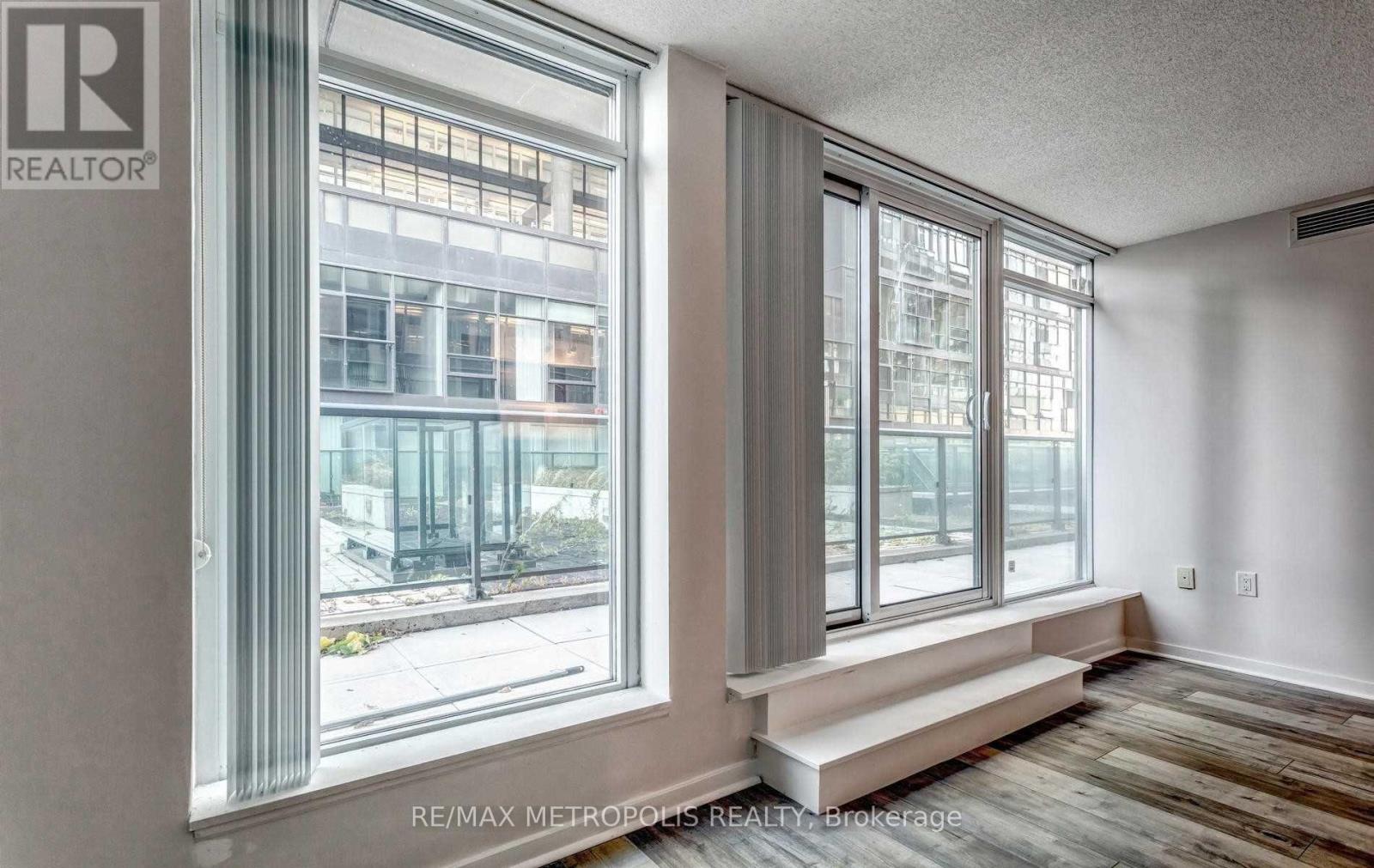 #712E 36 LISGAR STREET - 9