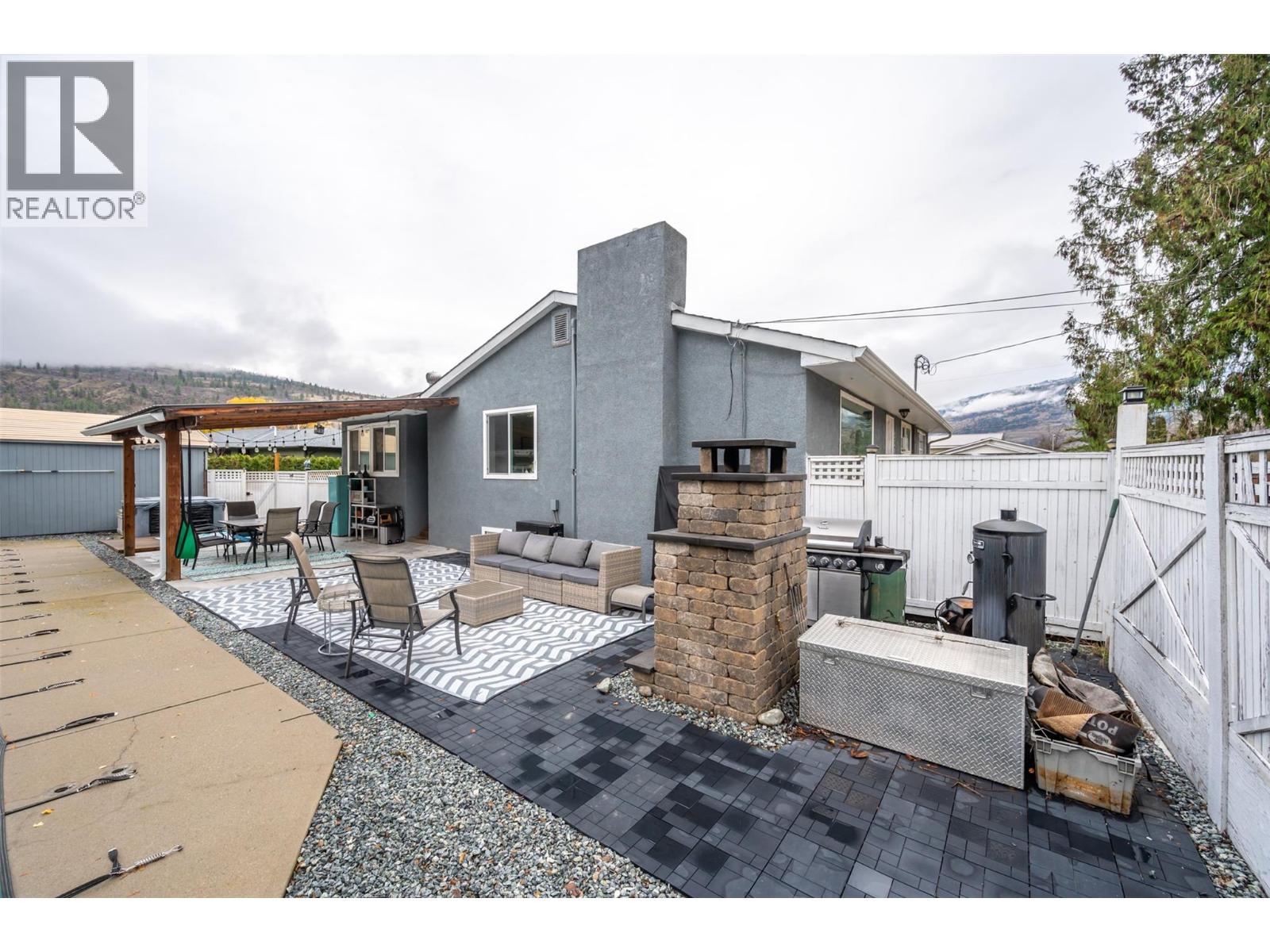 225 CIRCLE Drive, Oliver