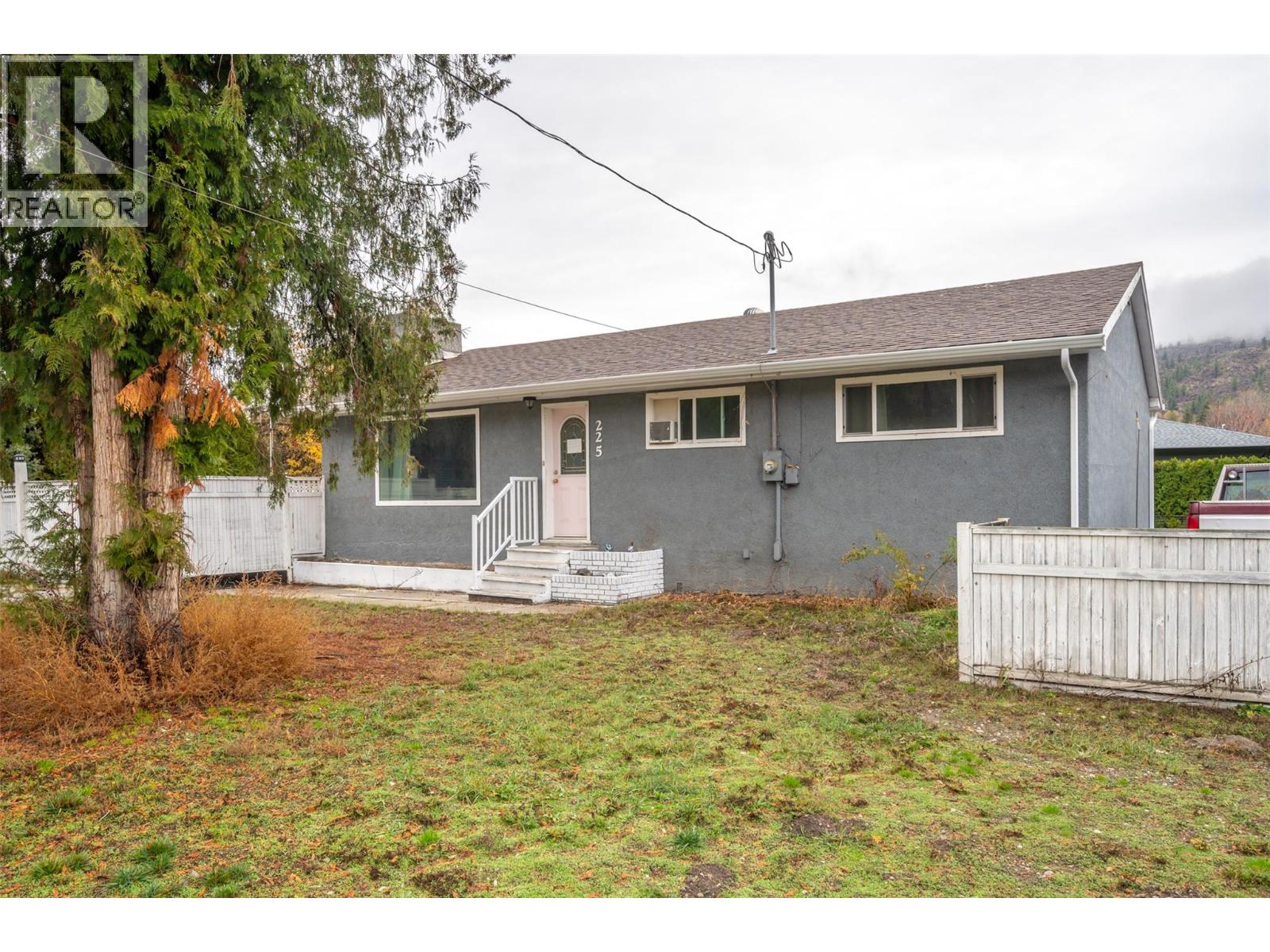 225 CIRCLE Drive, Oliver