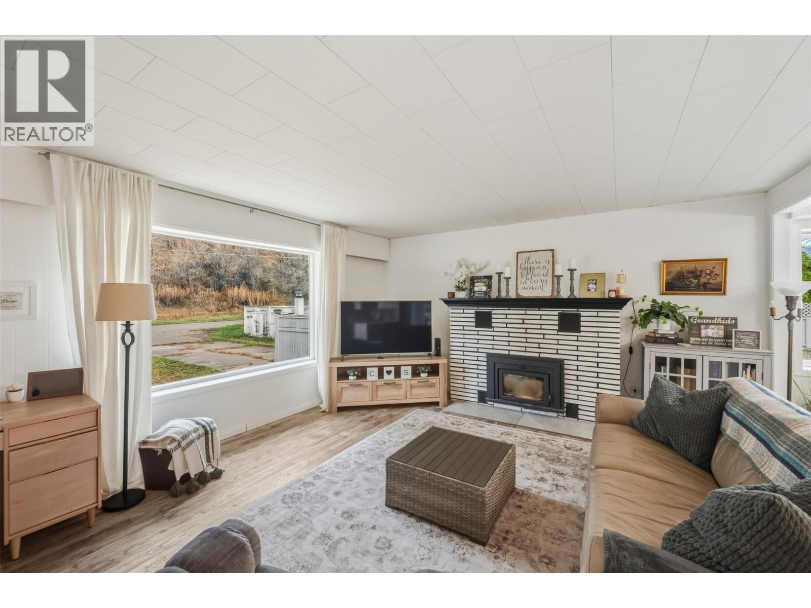 225 CIRCLE Drive, Oliver