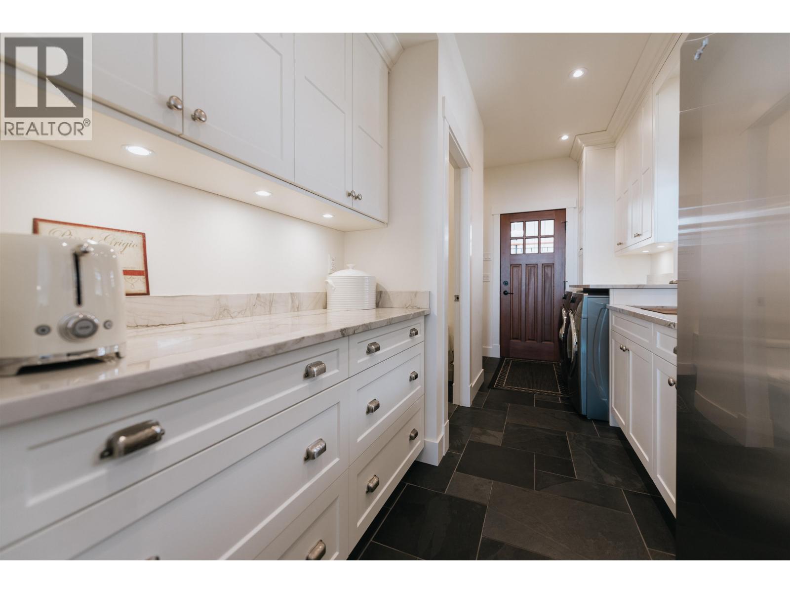 6035 SILVERSTONE LANE, Sechelt