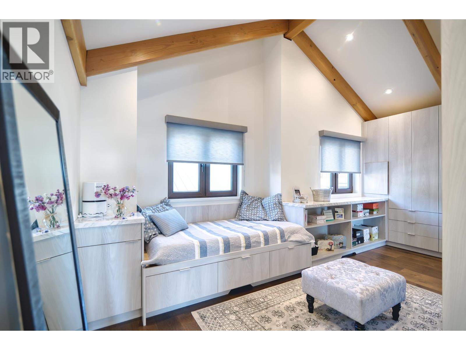 6035 SILVERSTONE LANE, Sechelt