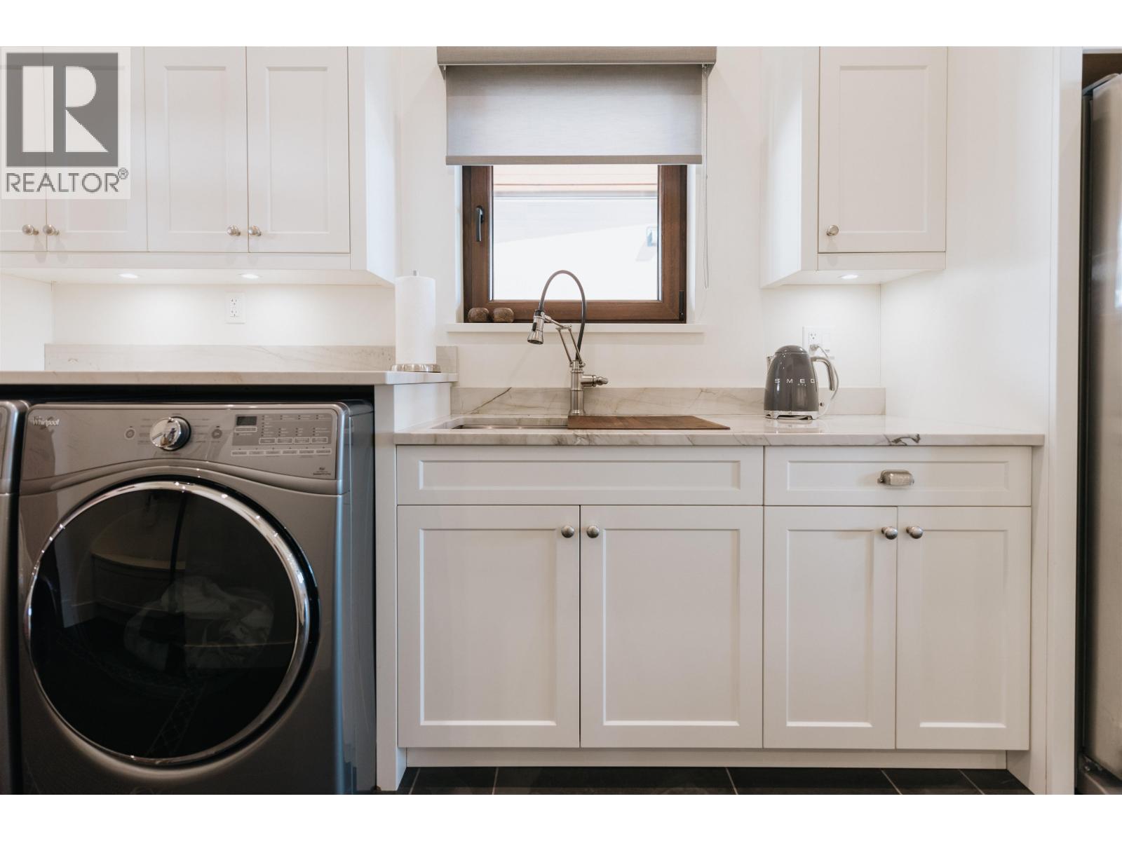 6035 SILVERSTONE LANE, Sechelt