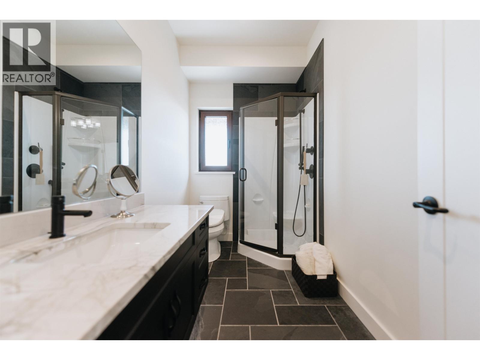 6035 SILVERSTONE LANE, Sechelt