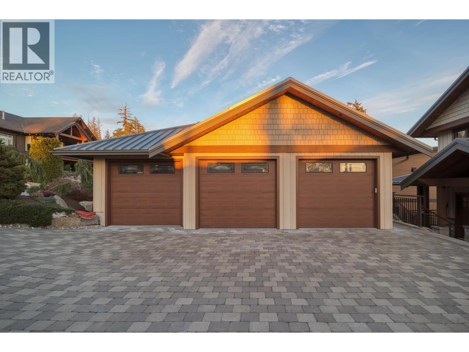 6035 SILVERSTONE LANE, Sechelt