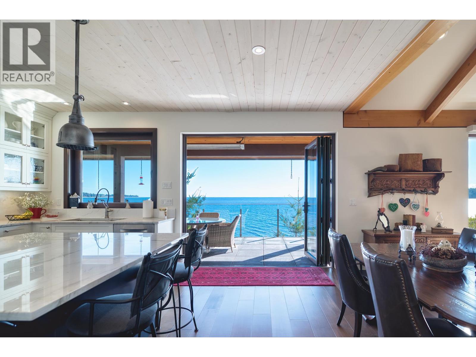 6035 SILVERSTONE LANE, Sechelt