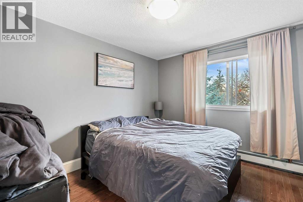 Single Family House for Sale in    Avenue SW Cliff Bungalow Calgary 