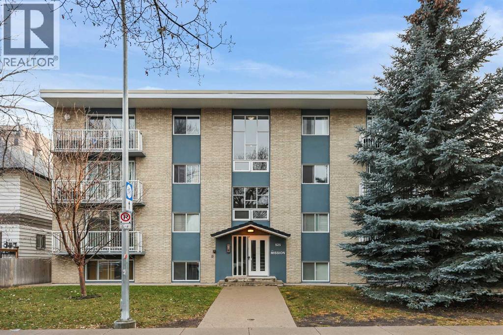 Single Family House for Sale in    Avenue SW Cliff Bungalow Calgary 