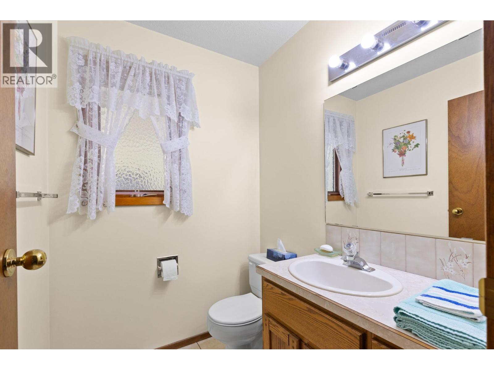  6210 50 Street Northeast, Salmon Arm