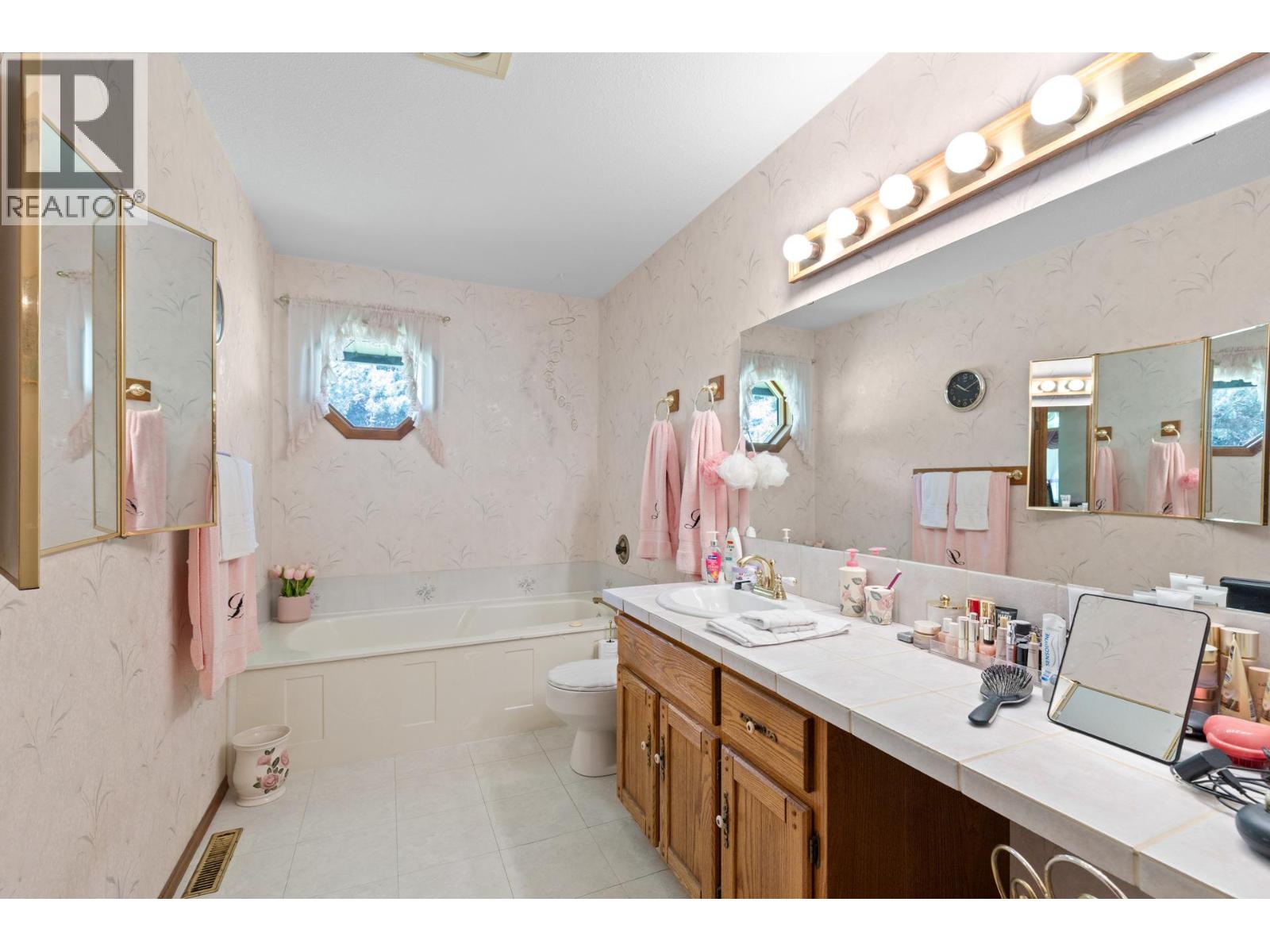  6210 50 Street Northeast, Salmon Arm