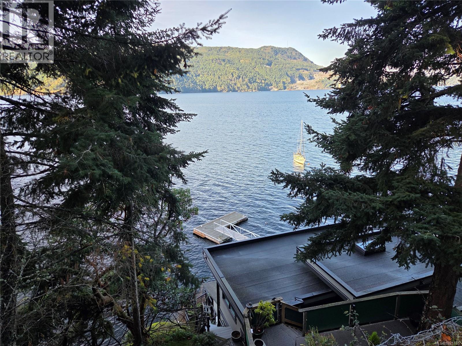  6800 MARK Lane, Central Saanich