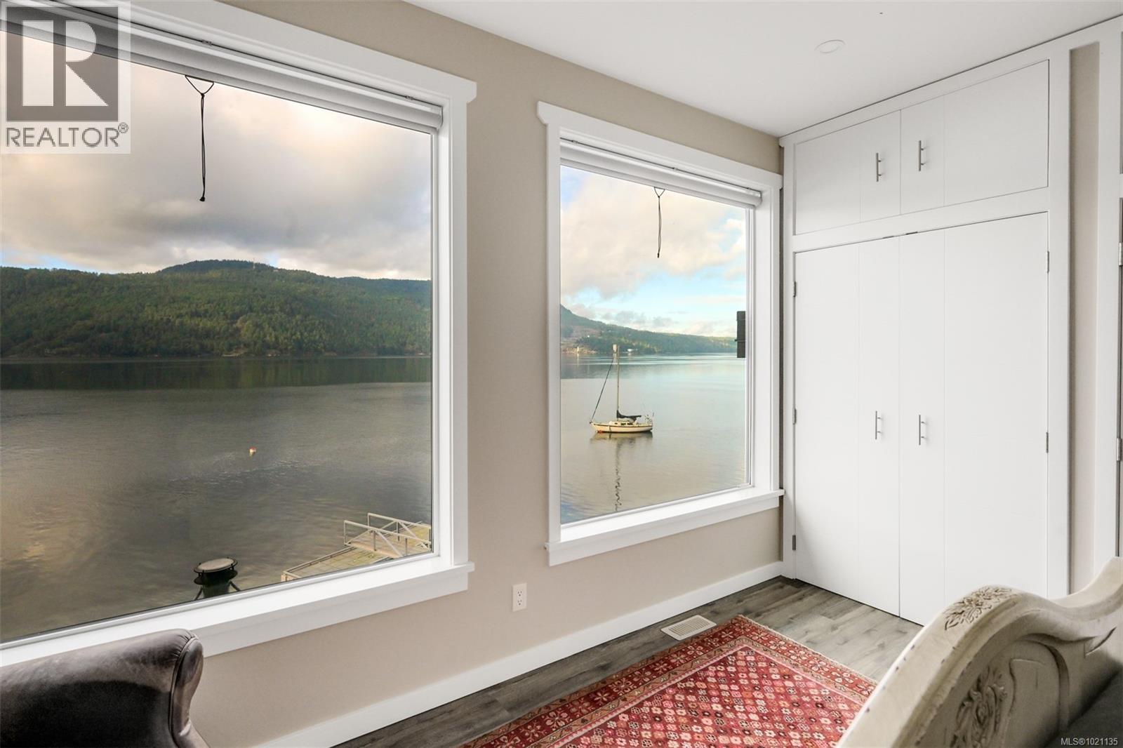  6800 MARK Lane, Central Saanich