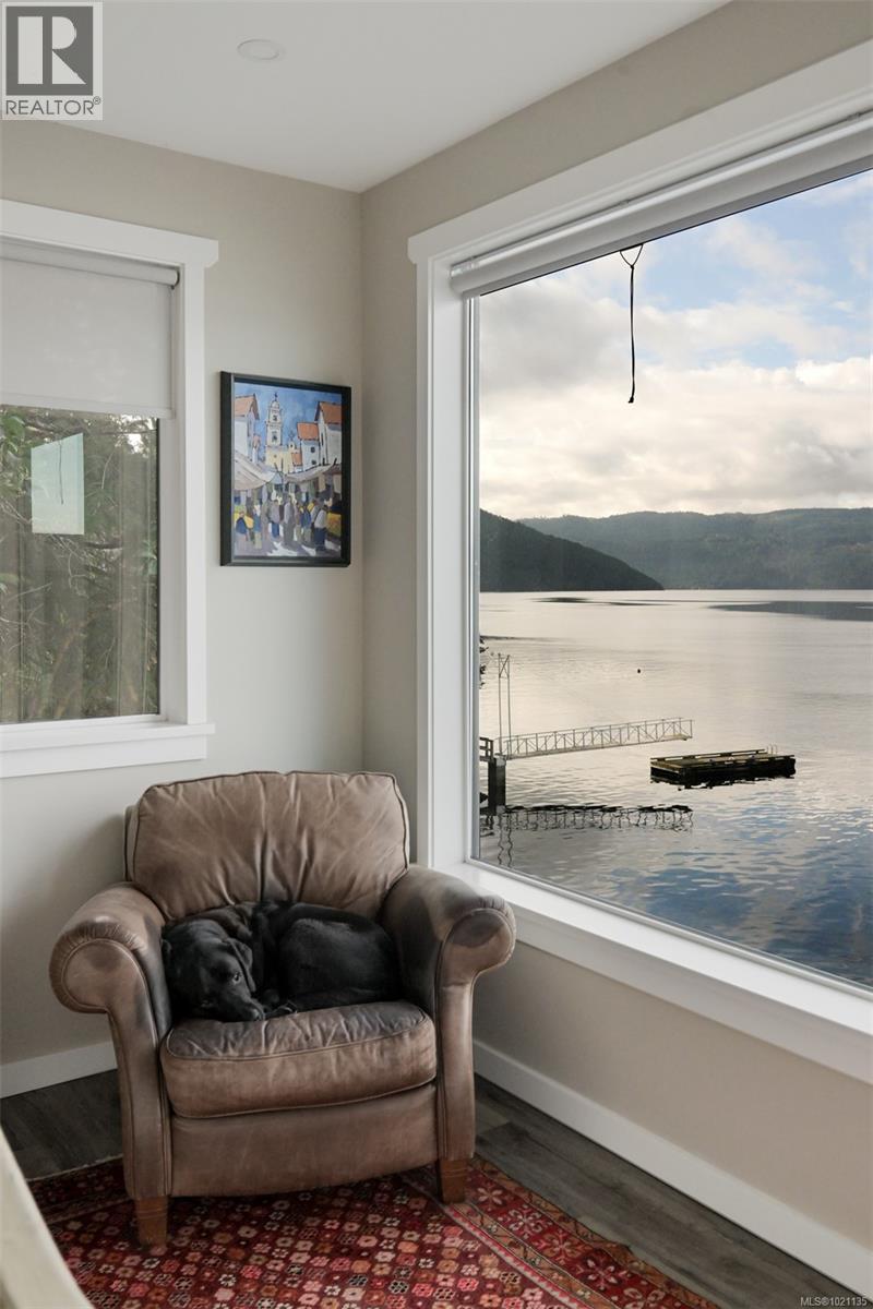  6800 MARK Lane, Central Saanich