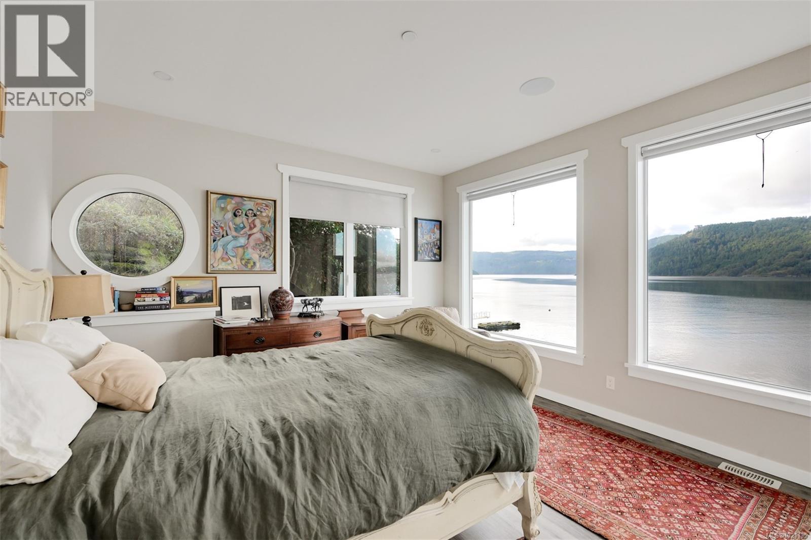  6800 MARK Lane, Central Saanich