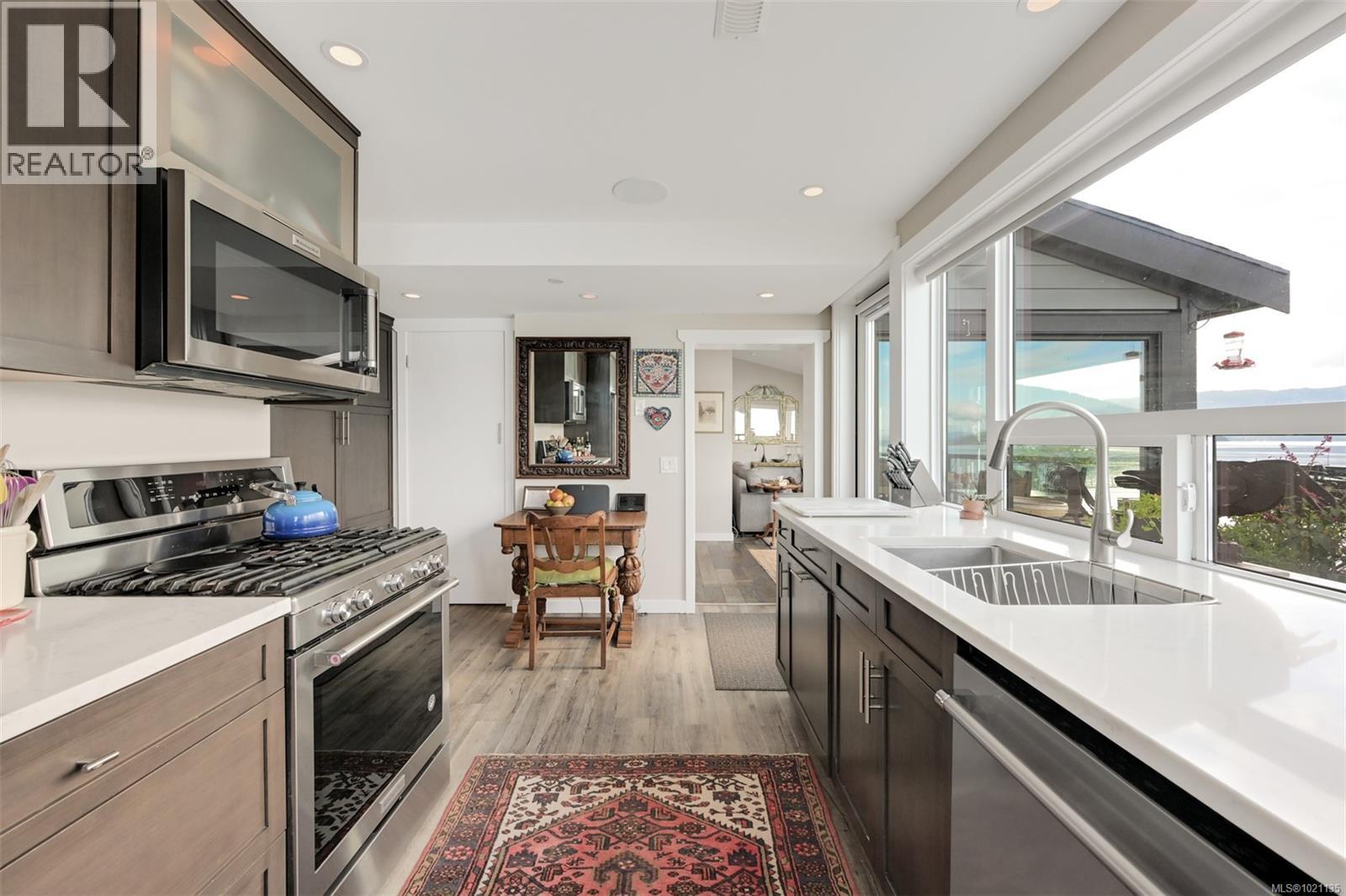  6800 MARK Lane, Central Saanich