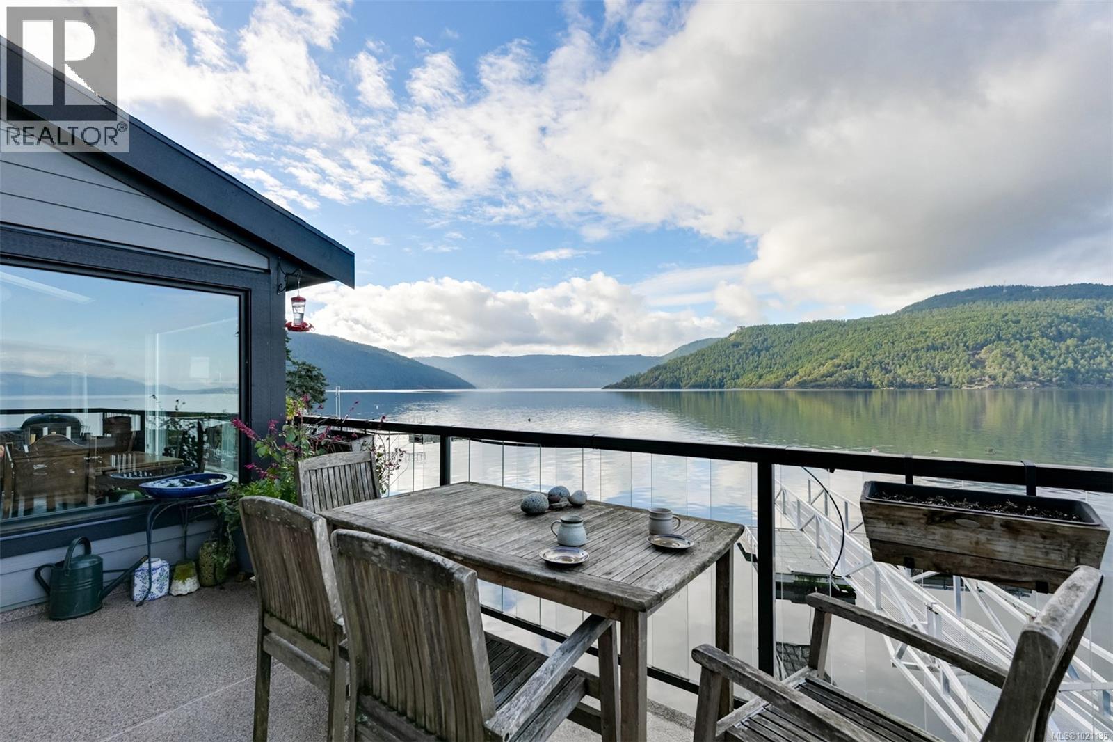  6800 MARK Lane, Central Saanich