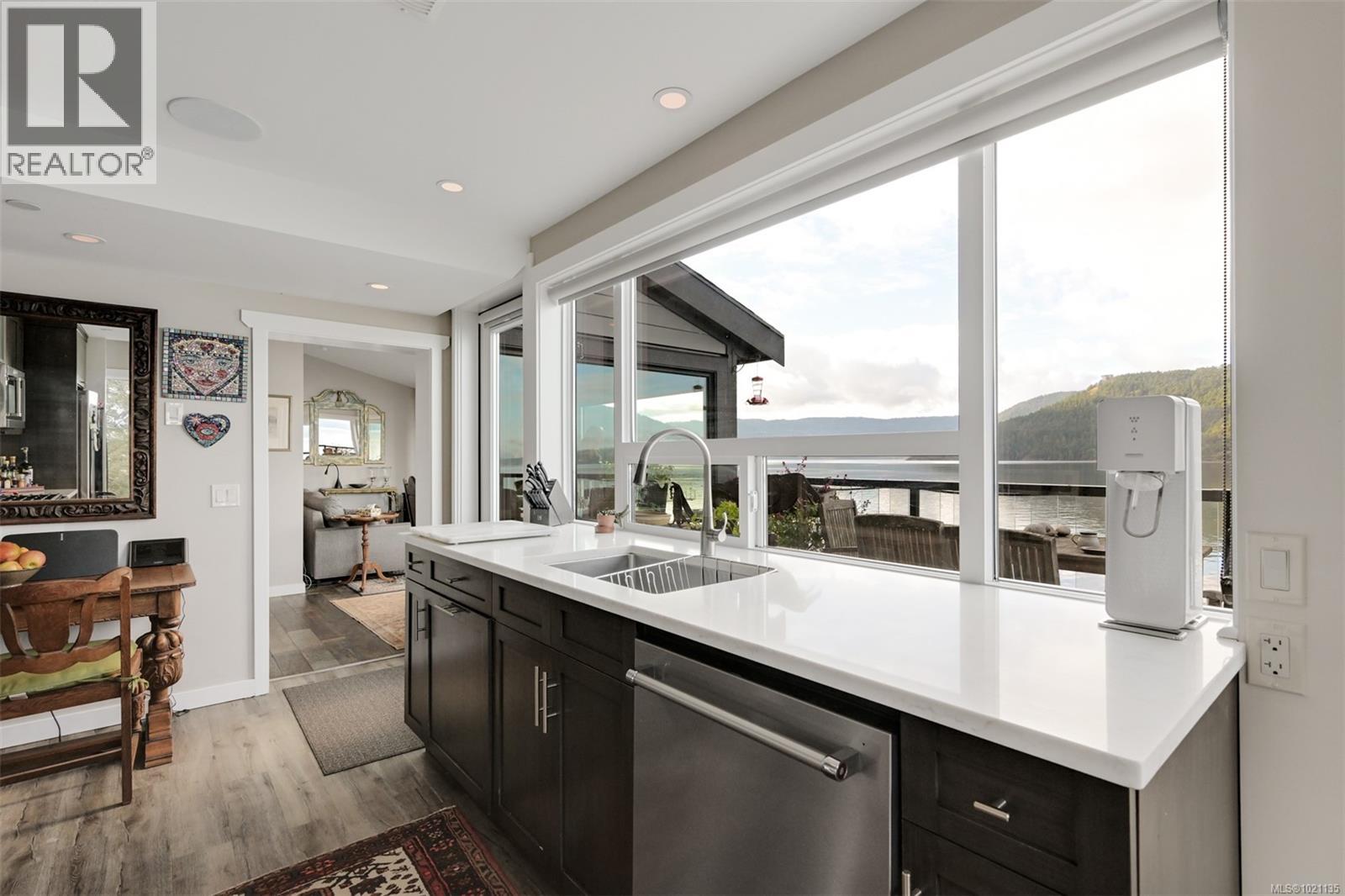  6800 MARK Lane, Central Saanich