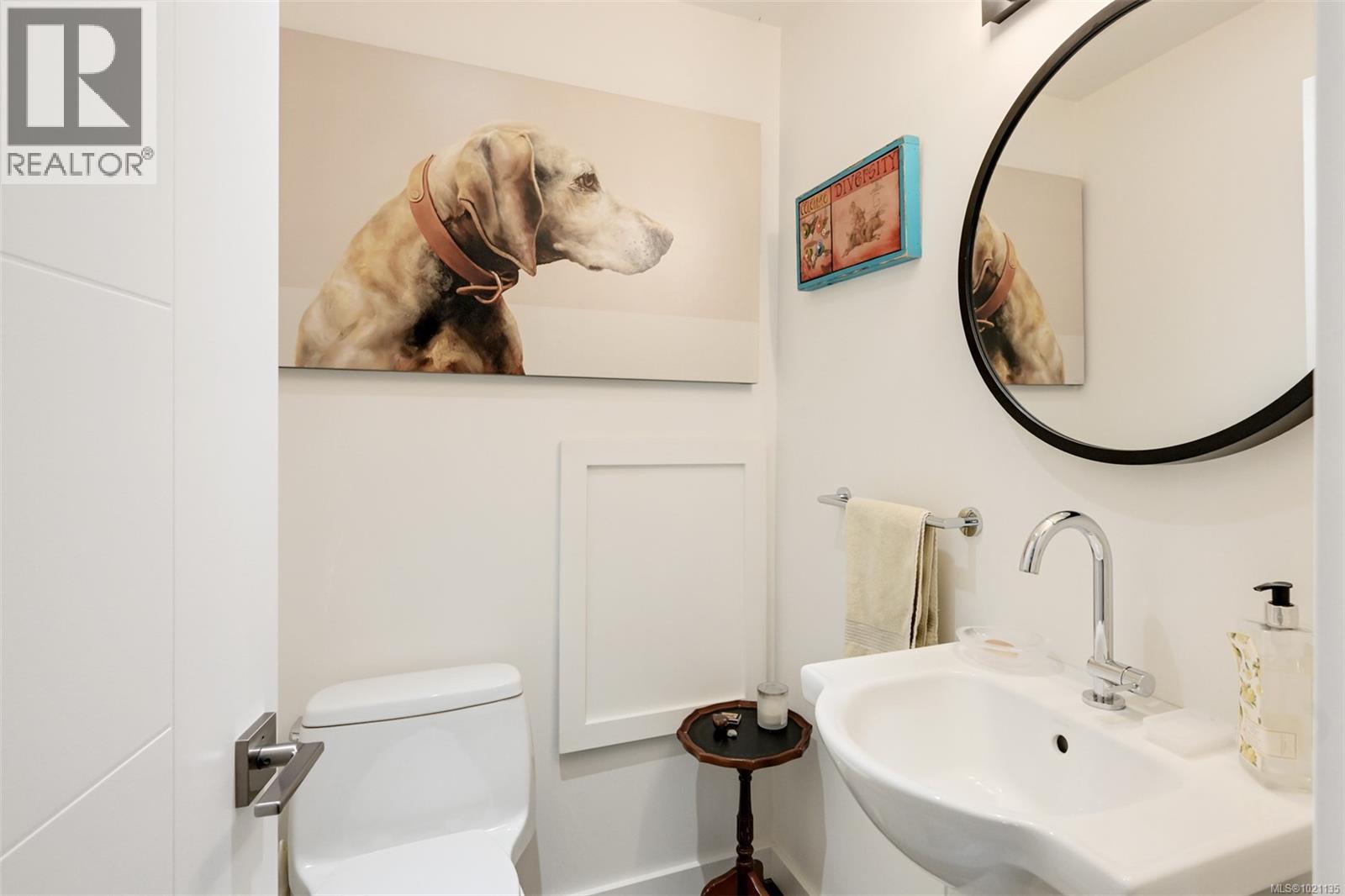  6800 MARK Lane, Central Saanich