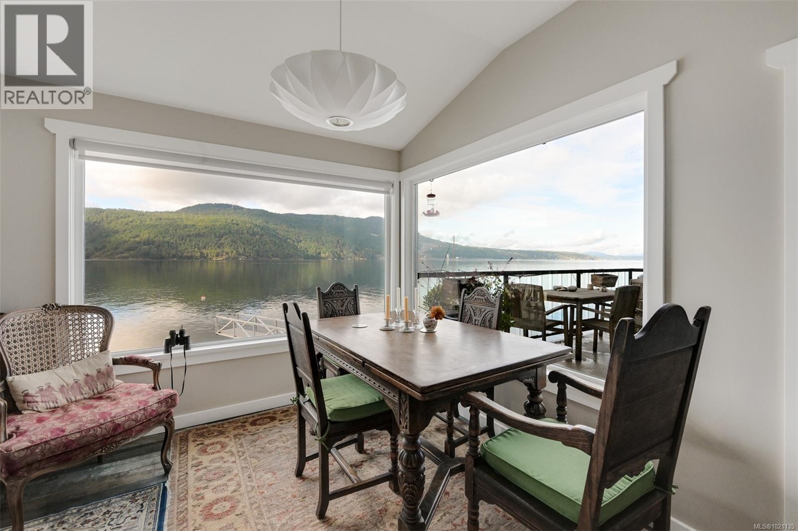  6800 MARK Lane, Central Saanich