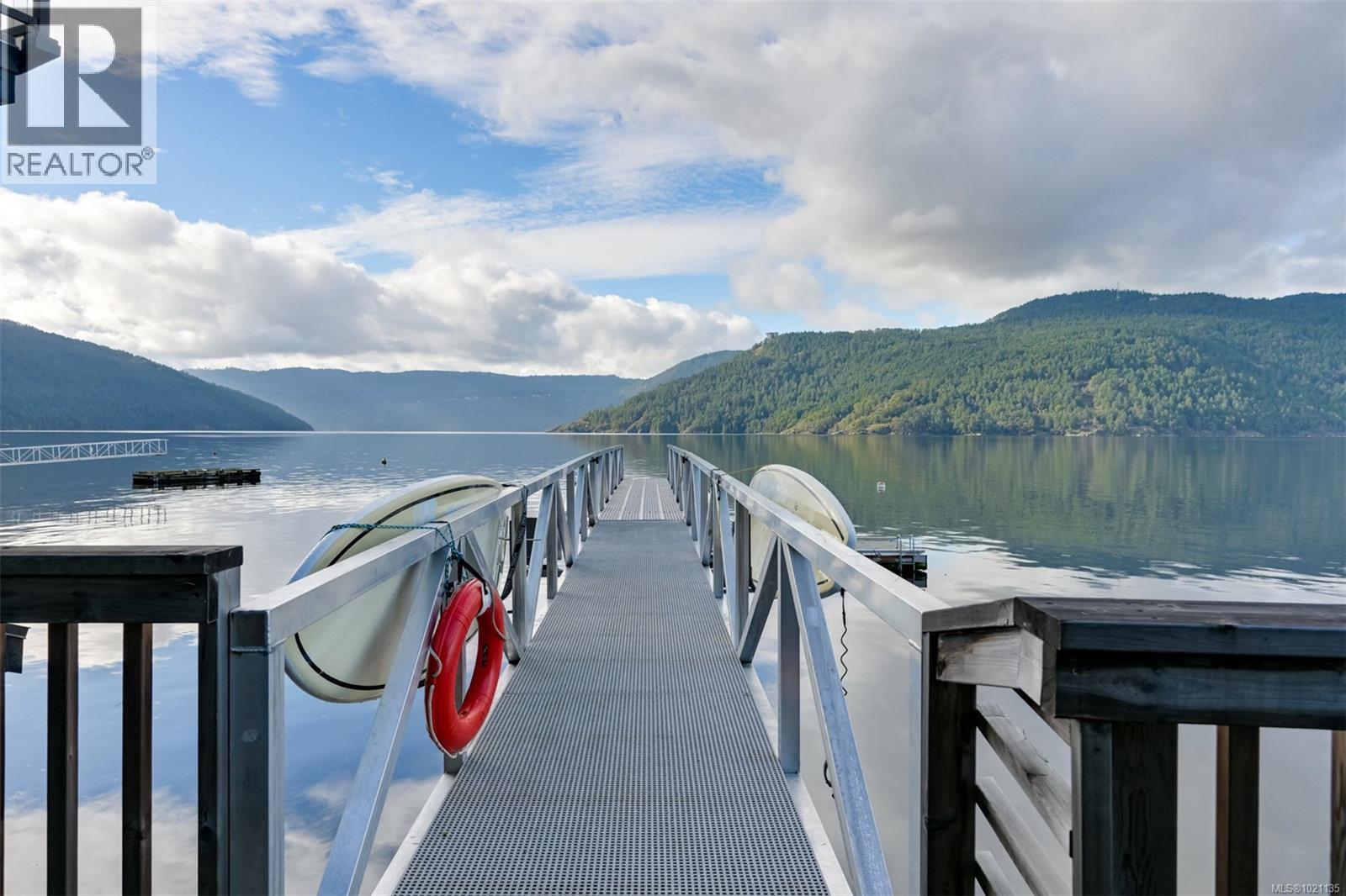  6800 MARK Lane, Central Saanich