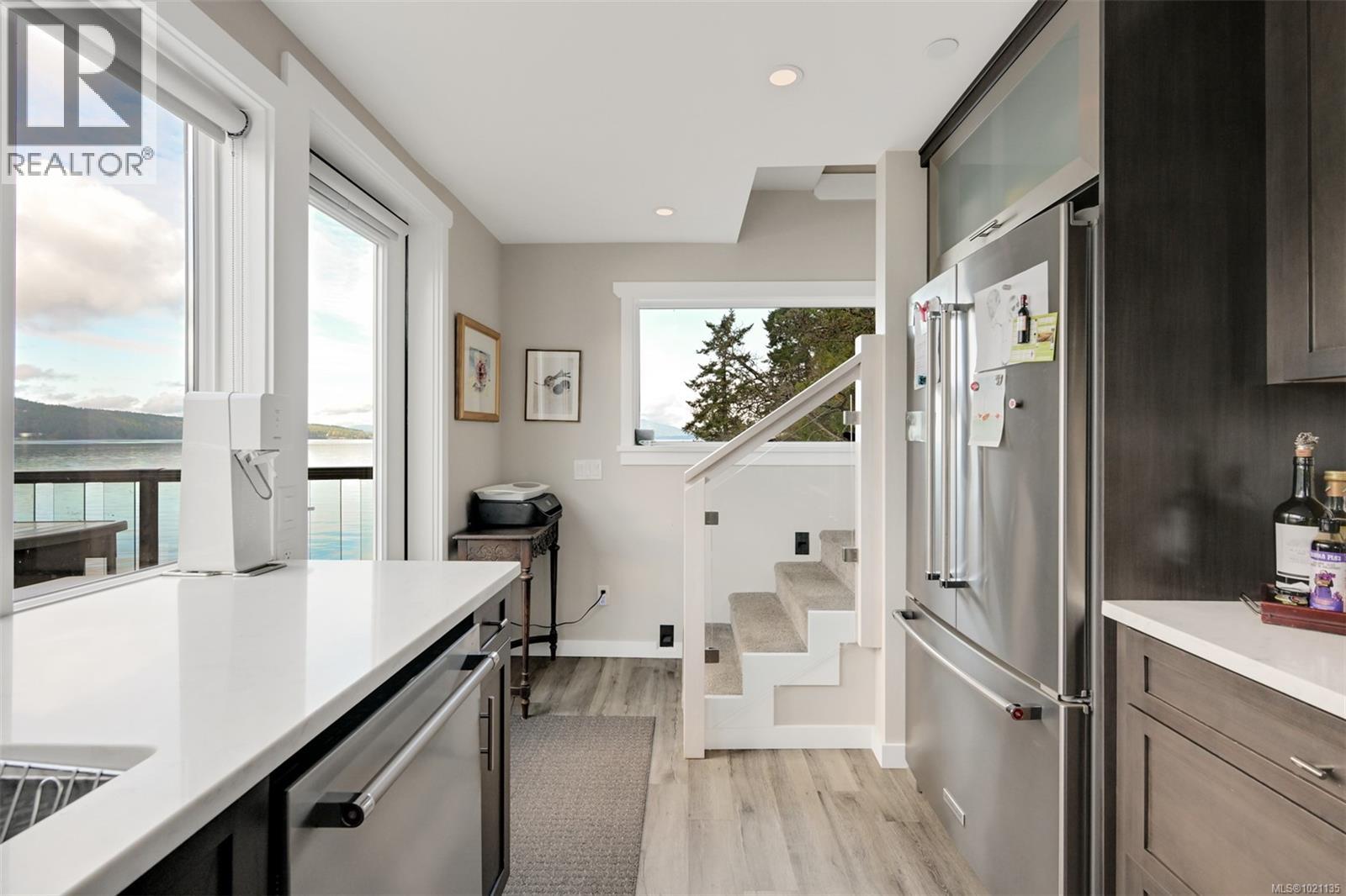  6800 MARK Lane, Central Saanich