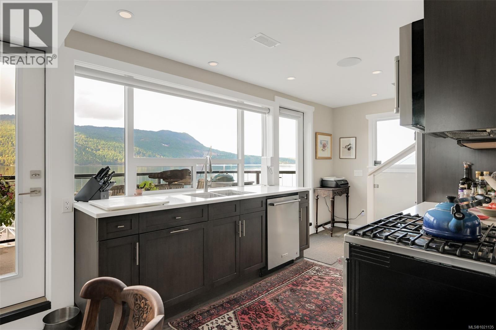  6800 MARK Lane, Central Saanich