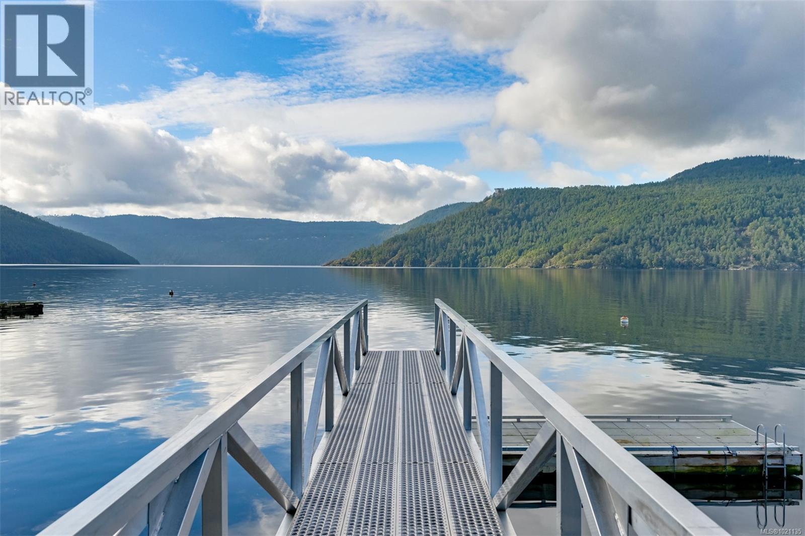  6800 MARK Lane, Central Saanich