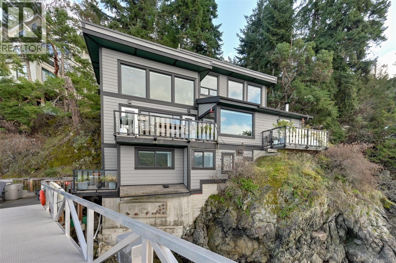  6800 MARK Lane, Central Saanich