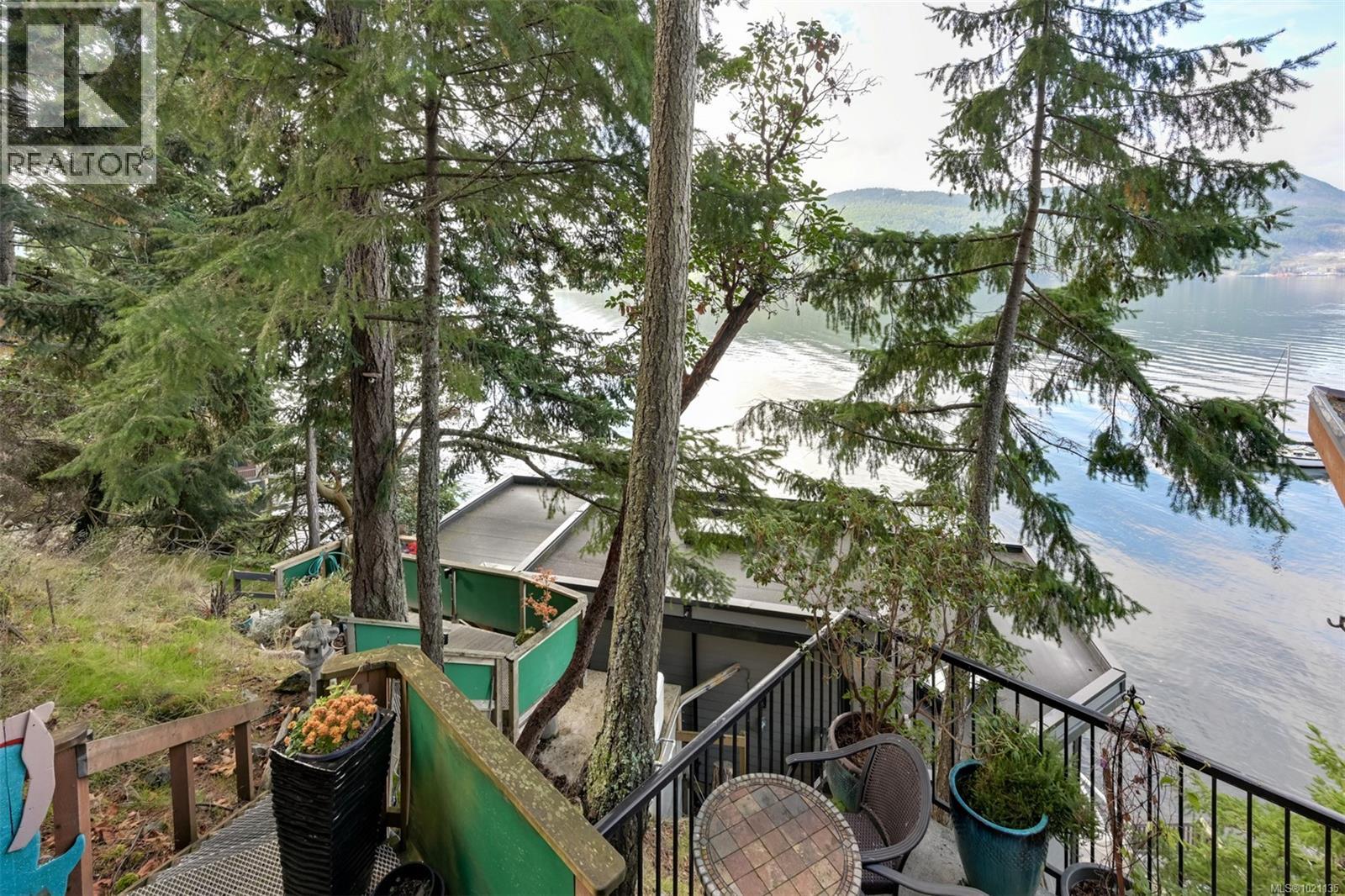  6800 MARK Lane, Central Saanich