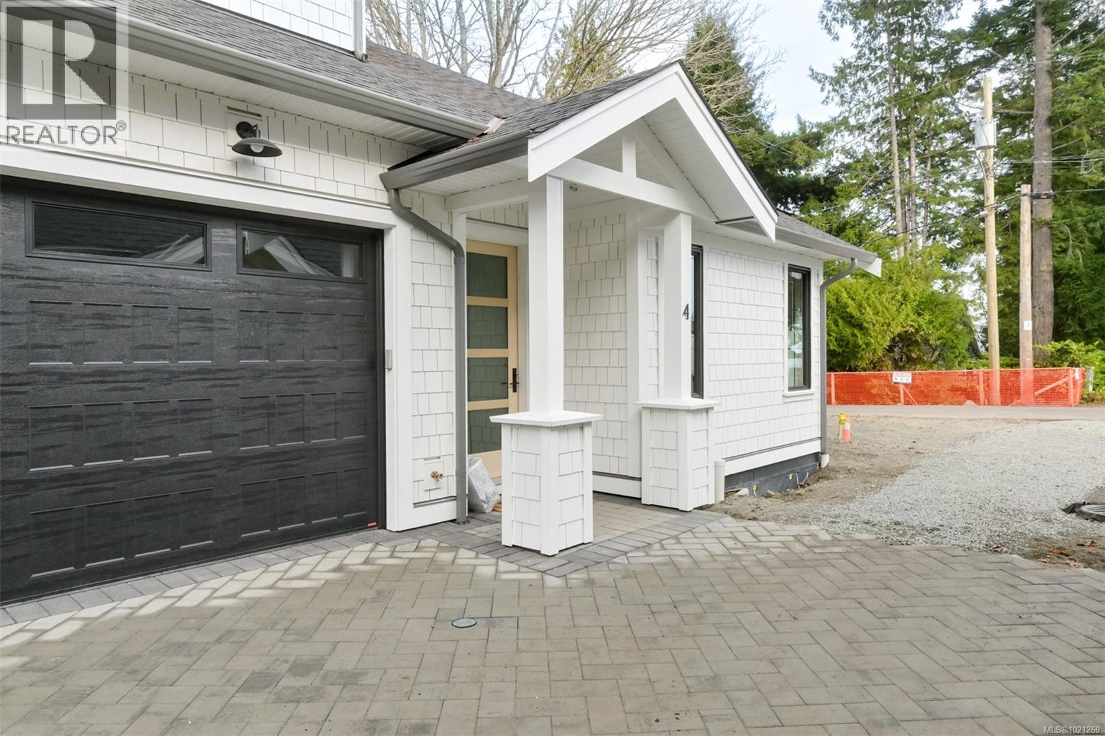 2 5032 Wesley Road, Saanich
